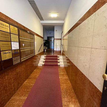 Nicholas B&B City Center- Apartment Болонья Екстер'єр фото