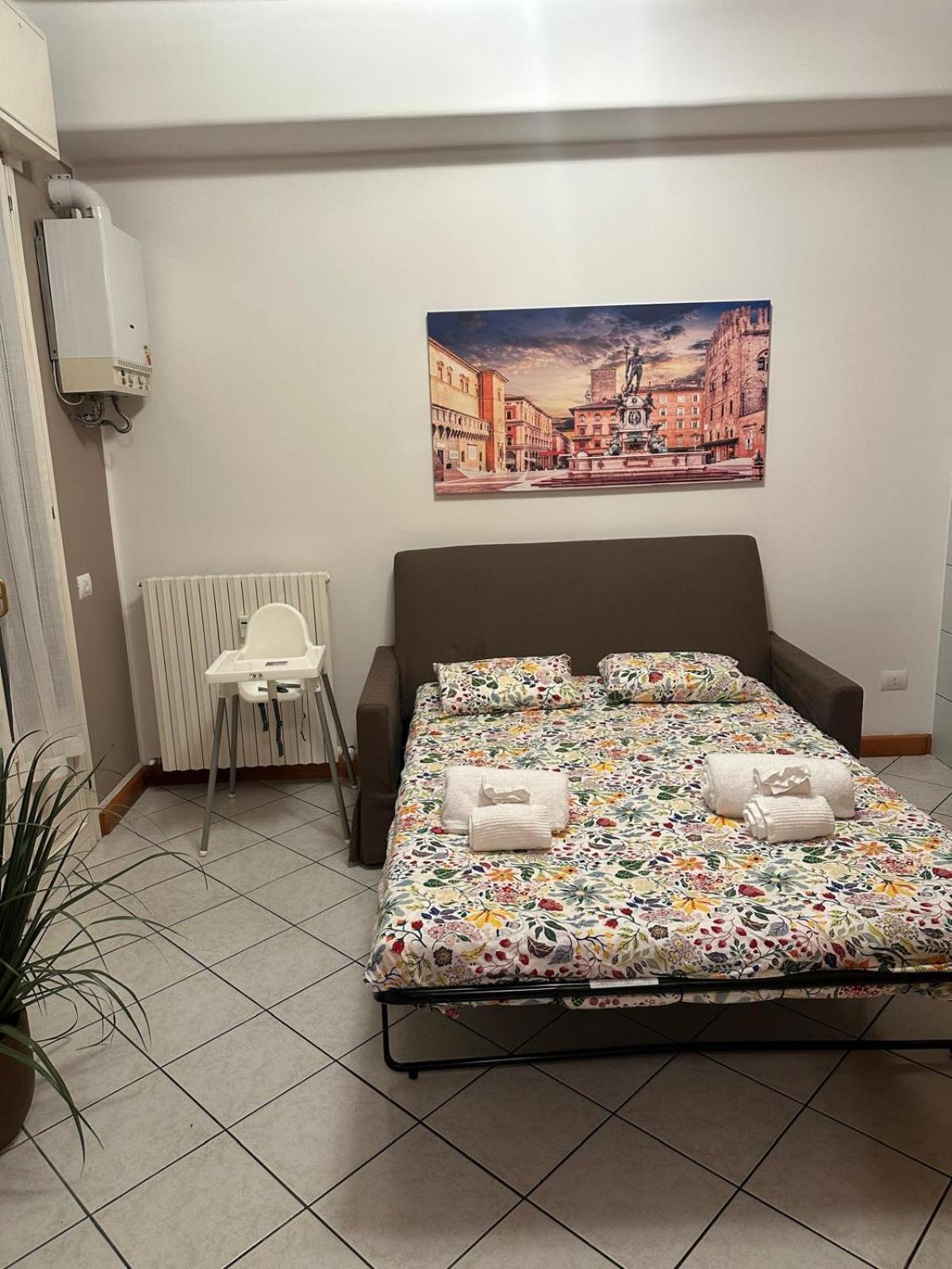 Nicholas B&B City Center- Apartment Болонья Екстер'єр фото